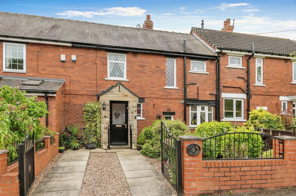 3 bedroom terraced house for sale in Robertsgate, Lofthouse, Wakefield