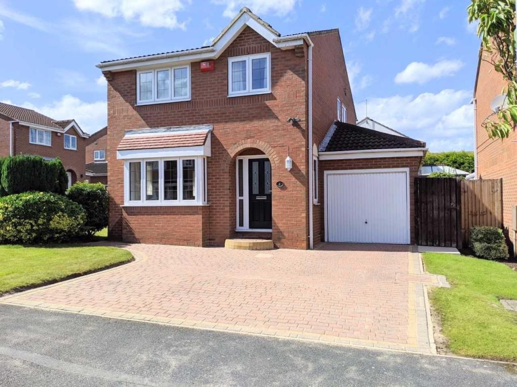 4 bedroom detached house for sale in Hawthorn Croft, Lofthouse, Wakefield, West Yorkshire, WF3