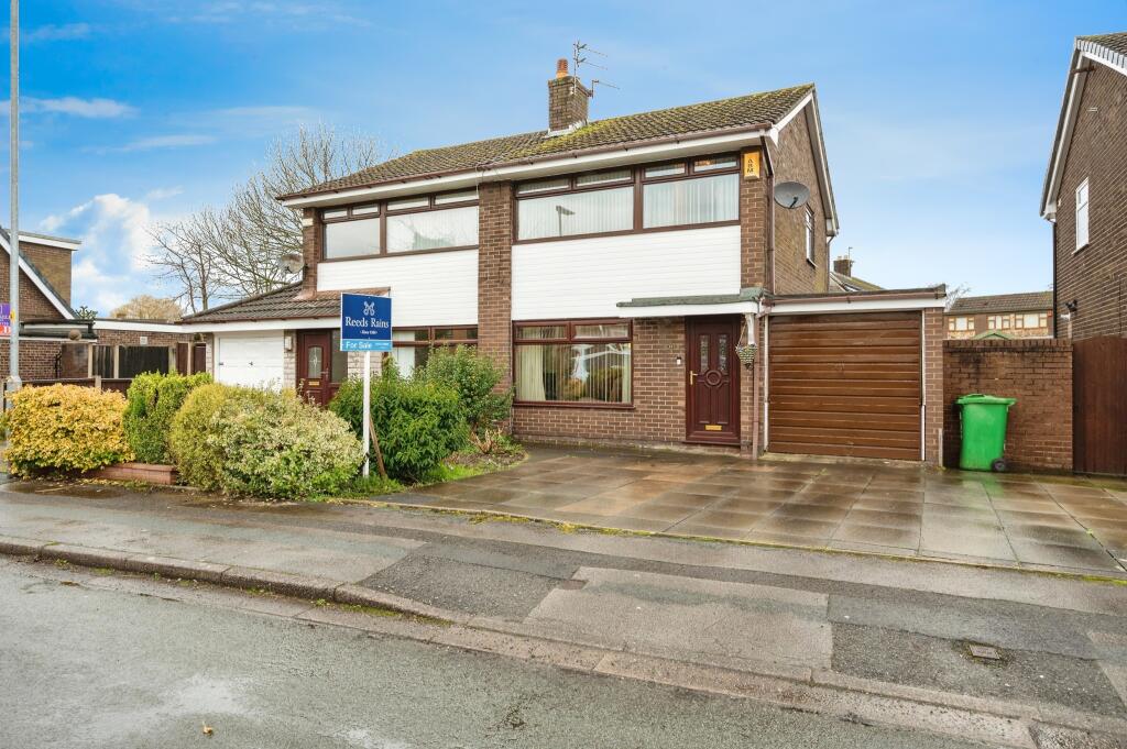 3 bedroom semidetached house for sale in Worsborough Avenue, Great