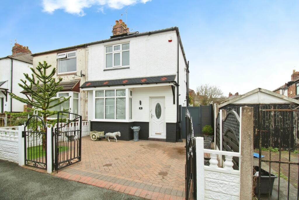 2 bedroom semidetached house for sale in Fernlea Avenue, Thatto Heath