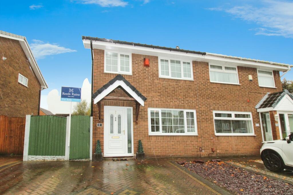 3 Bedroom Semi Detached House For Sale In Bevan Close Nutgrove St