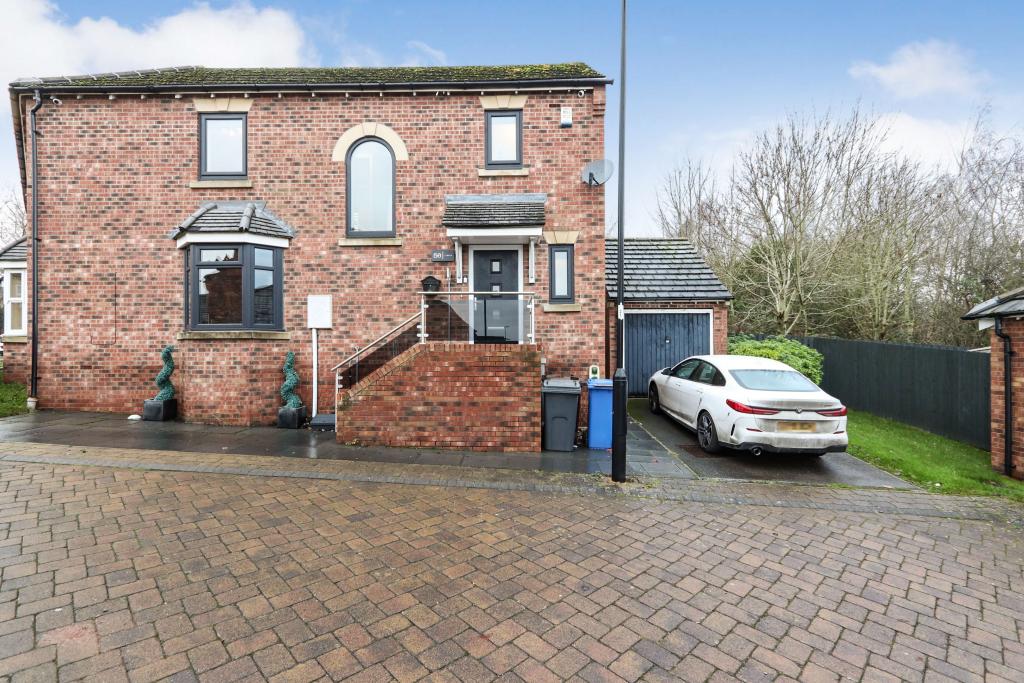 3 bedroom semidetached house for sale in New School Road, Mosborough