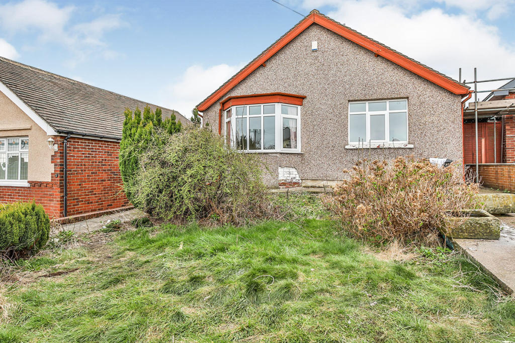 2 bedroom bungalow for sale in Cliffefield Road, Sheffield, S8