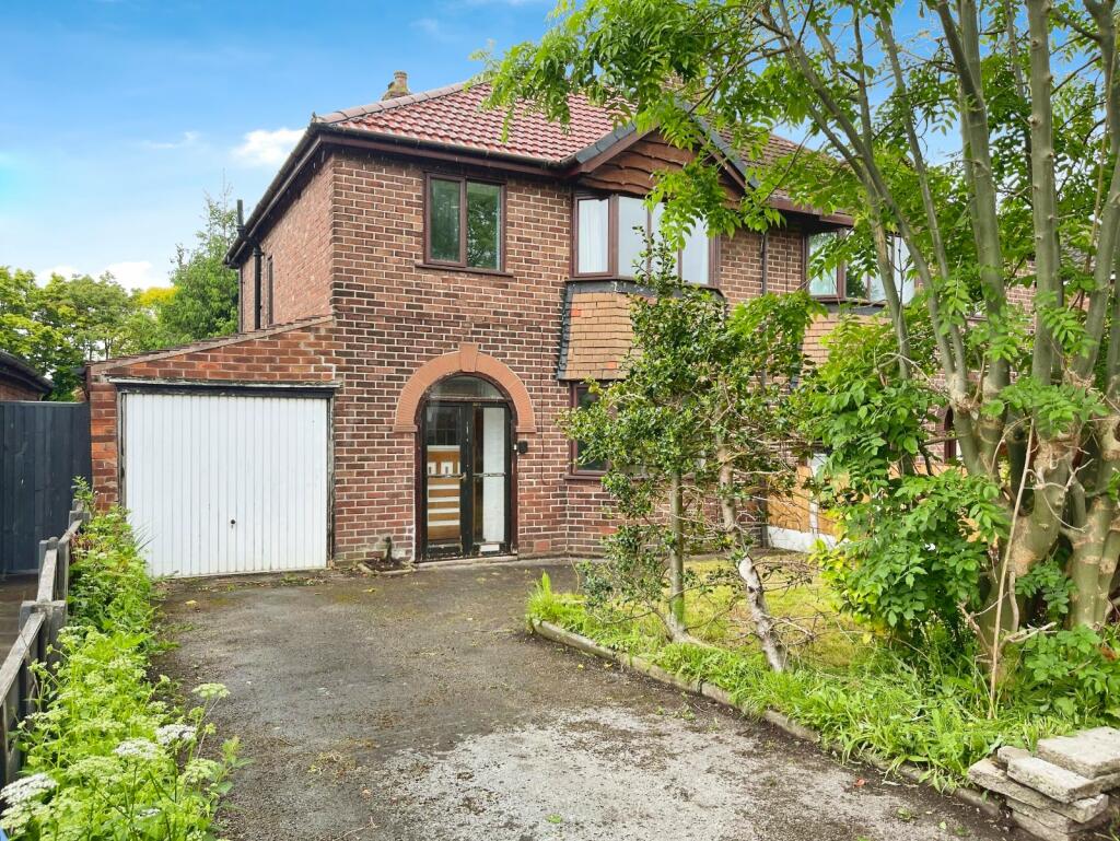 3 bedroom semidetached house for sale in Stockport Road, Timperley