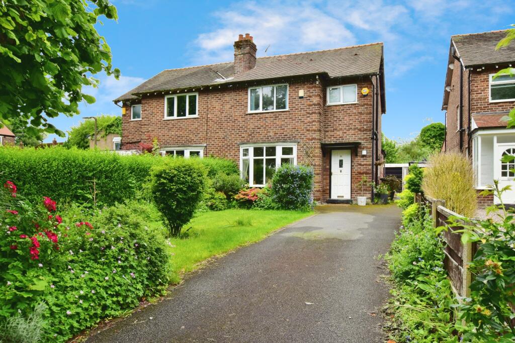 3 bedroom semidetached house for sale in Broad Road, Sale, Greater