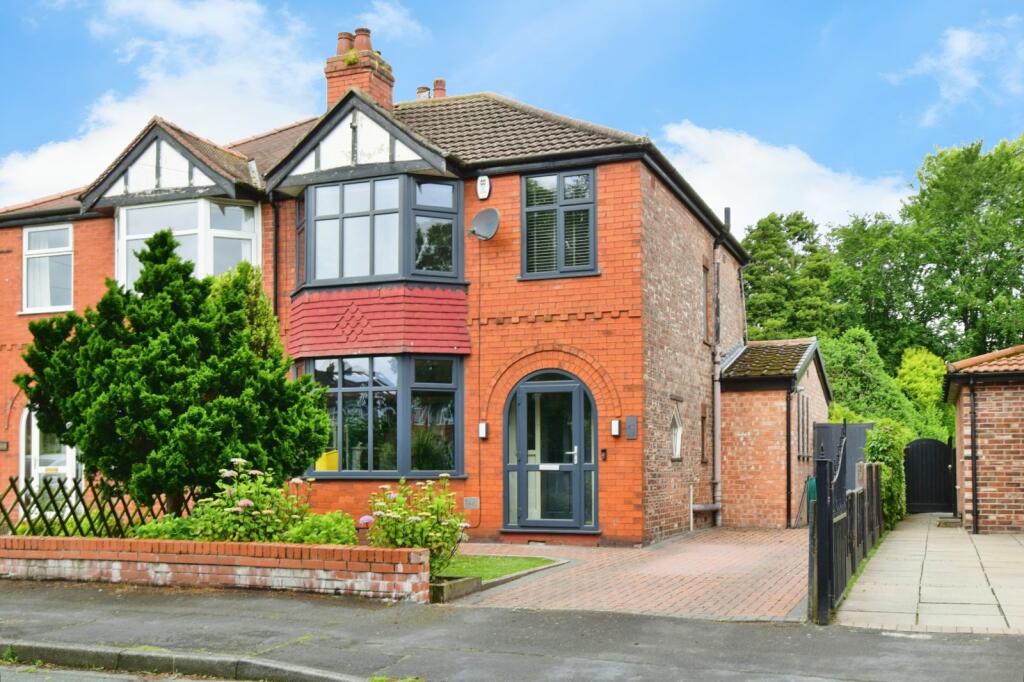 3 bedroom semidetached house for sale in Briarlands Avenue, Sale