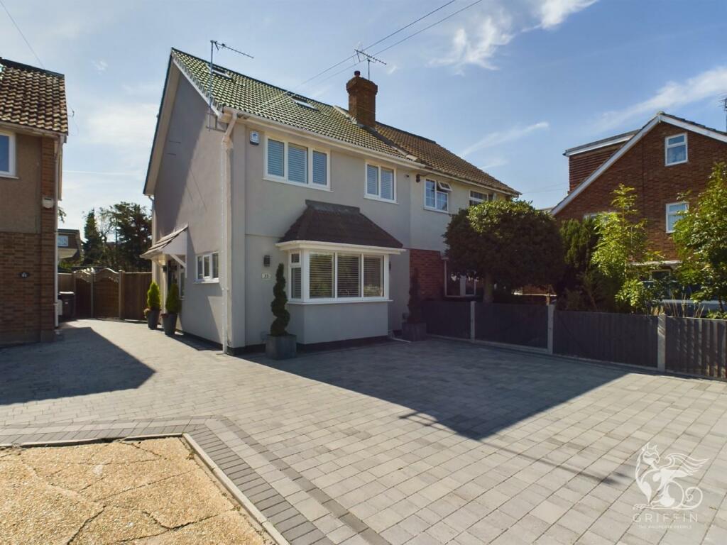 5 bedroom semidetached house for sale in Stephens Crescent, HorndonOnTheHill, StanfordLe