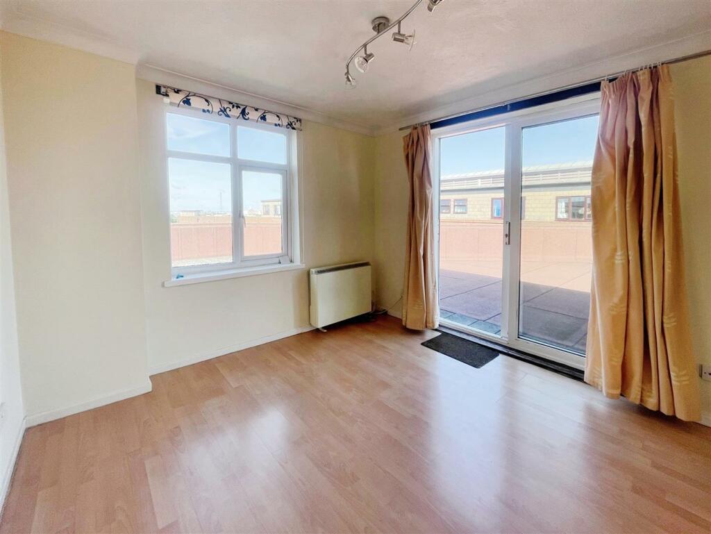 1 bedroom penthouse for rent in Orsett Road, Grays, RM17