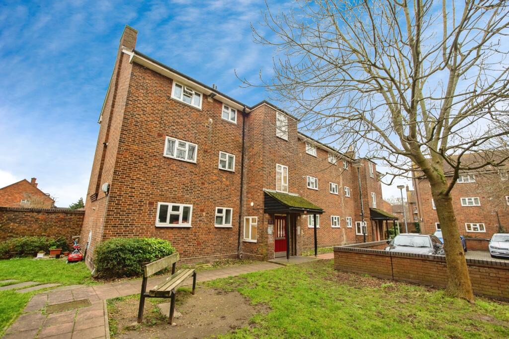 Main image of property: Faymore Gardens, South Ockendon, RM15