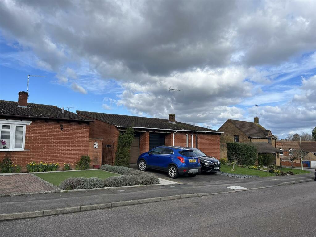 2 bedroom detached bungalow for sale in Egremont Drive, Lower Earley, RG6