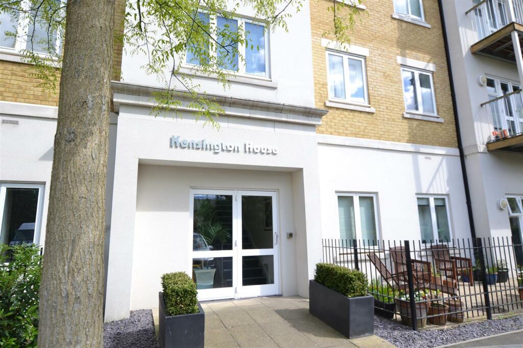1 bedroom apartment for sale in Kensington House, West Drayton, UB7