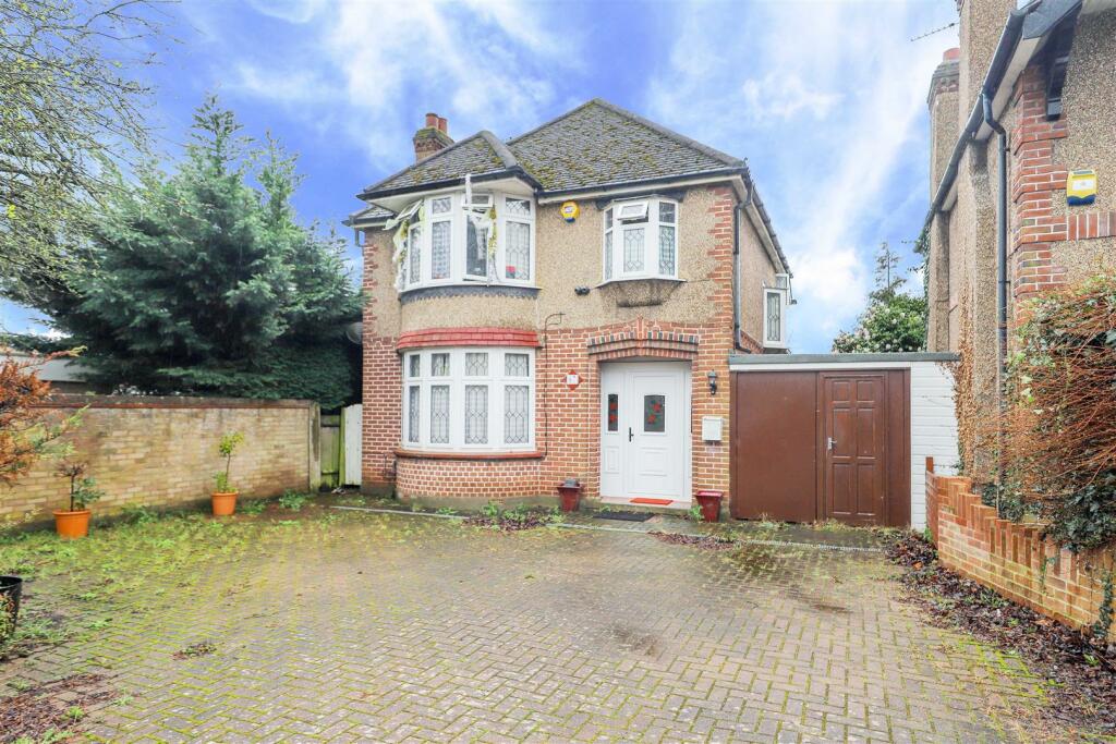 3 bedroom detached house for sale in West Drayton Park Avenue, West