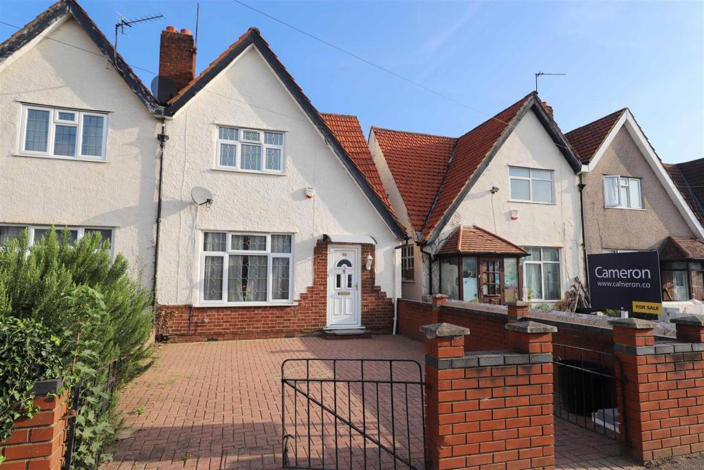 3 bedroom semidetached house for sale in Thornton Avenue, West Drayton