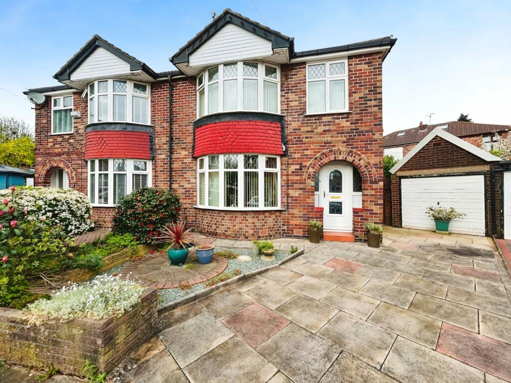 3 bedroom semidetached house for sale in Sherwood Close, Salford