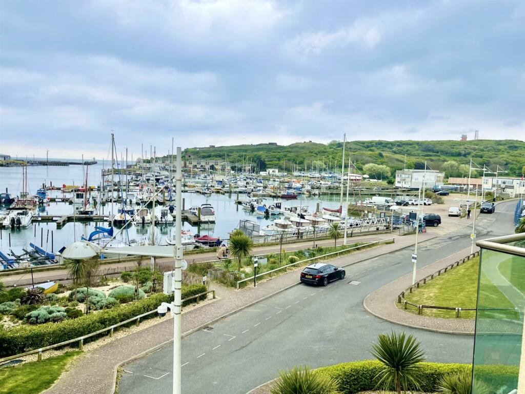 2 bedroom flat for sale in West Quay, Newhaven, BN9