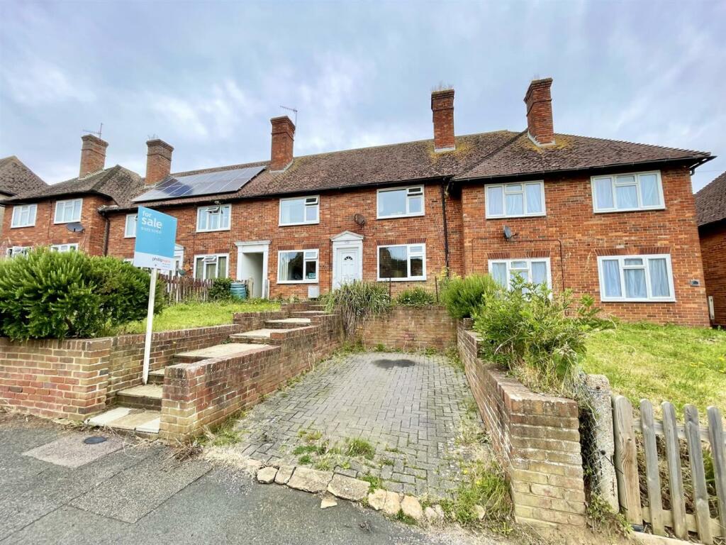 3 bedroom terraced house for sale in Gibbon Road, Newhaven, BN9