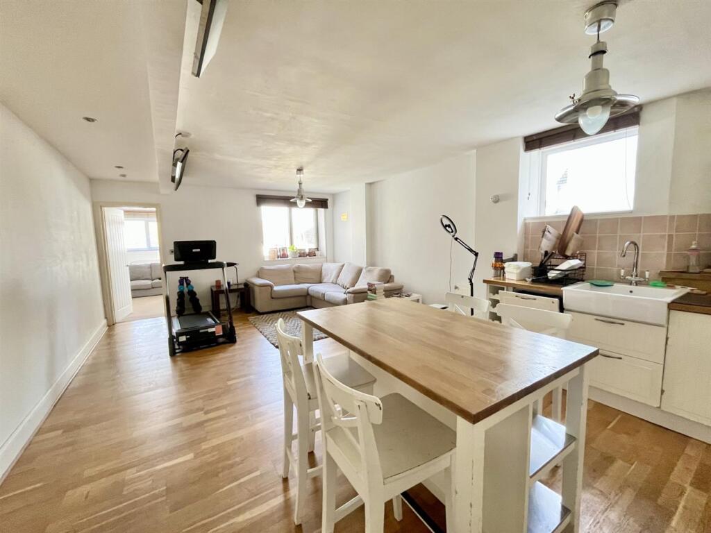 Main image of property: 14 South Road, Newhaven