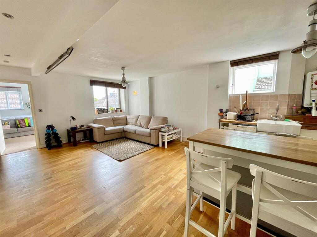 Main image of property: 14 South Road, Newhaven