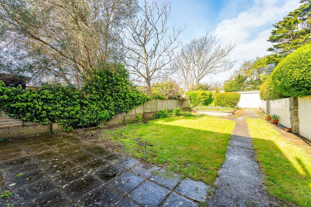 3 bedroom semidetached house for sale in Broomfield Avenue,