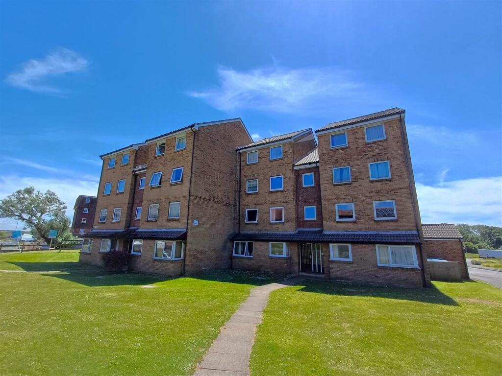 2 bedroom apartment for sale in Road, Peacehaven, BN10