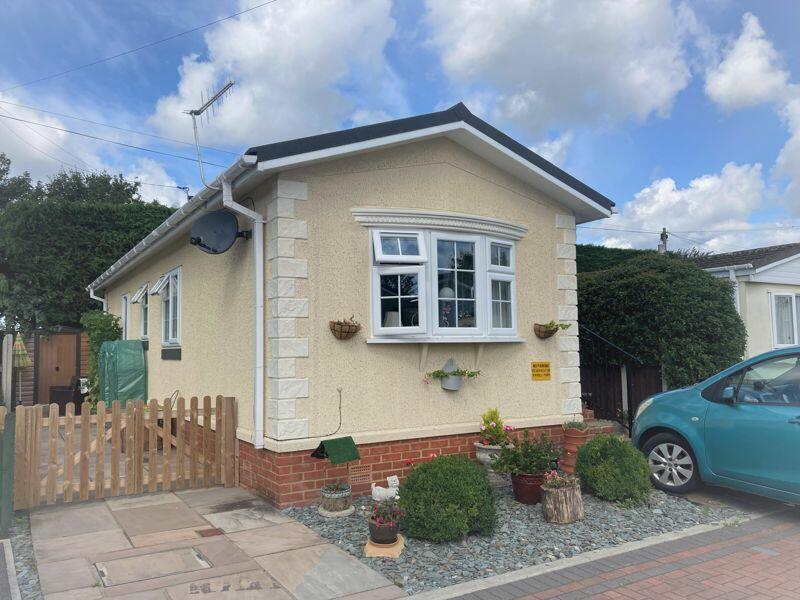 2 bedroom detached house for sale in Knoll Park, Gatemore Road