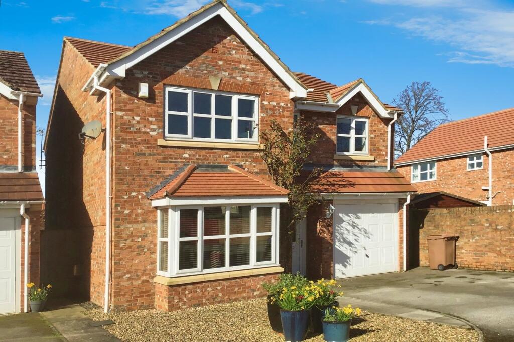 4 bedroom detached house for sale in Highfield Grove, Bubwith, Selby