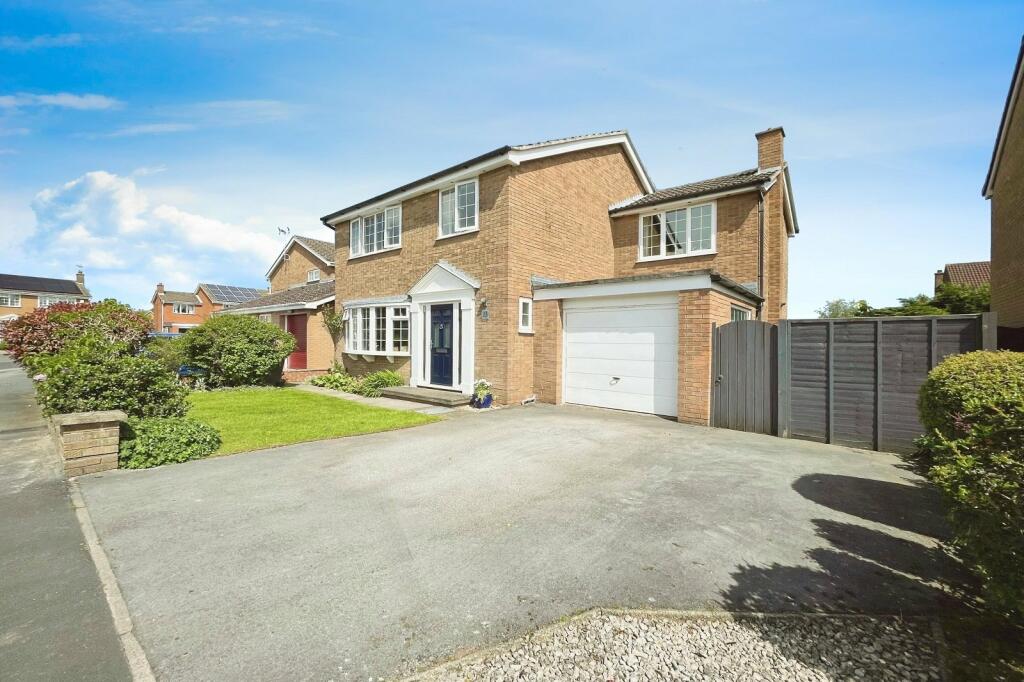 4 bedroom detached house for sale in The Poplars, Brayton, Selby, YO8