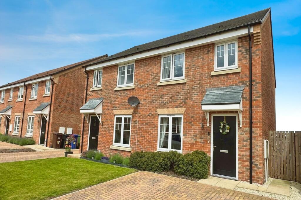 3 bedroom semidetached house for sale in Foxglove Way, Hambleton