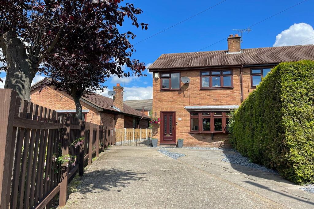 3 bedroom semidetached house for sale in Wentworth Close, Camblesforth