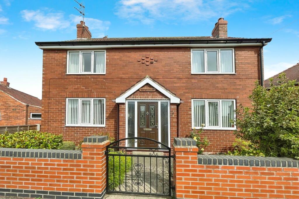 3 bedroom detached house for sale in William Road, Osgodby, Selby