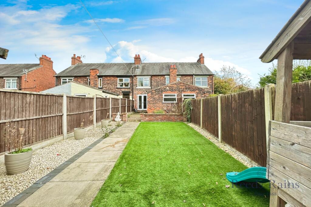 3 bedroom terraced house for sale in Carr Street, Selby, North