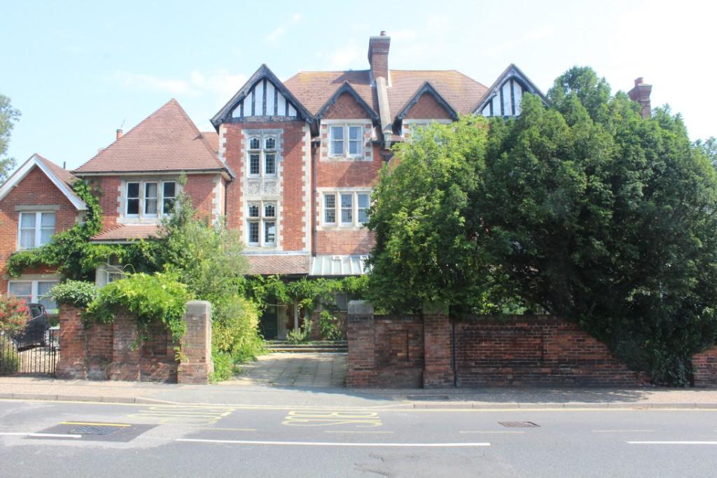 6 bedroom house for rent in The Goffs, Eastbourne, East Sussex, BN21