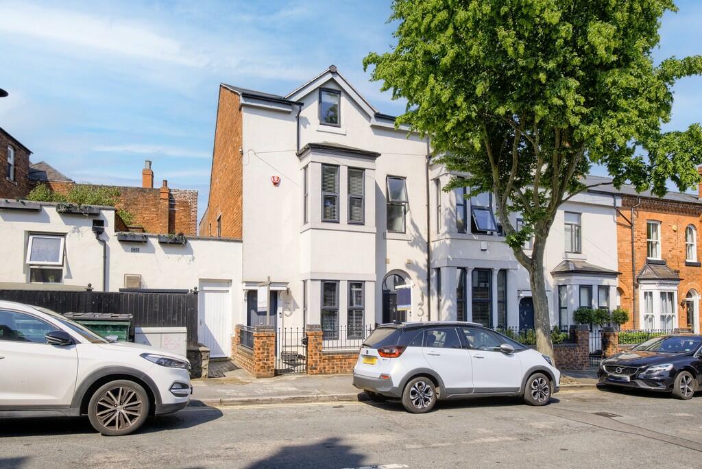 4 bedroom end of terrace house for sale in Albany Road, Harborne, B17
