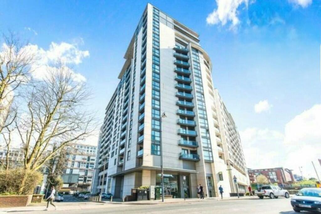 1 bedroom apartment for sale in Centenary Plaza, Birmingham, B1