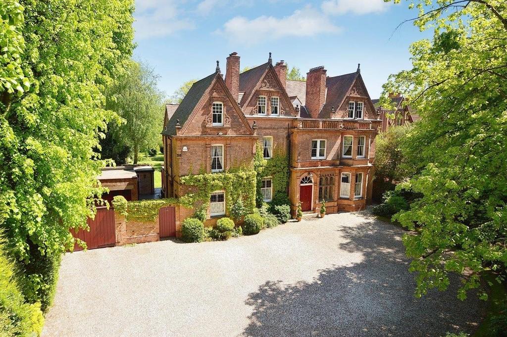 8 bedroom detached house for sale in Westfield Road, Edgbaston, B15
