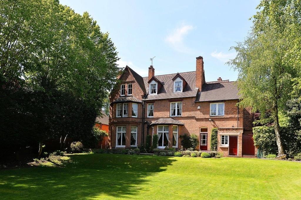 8 bedroom detached house for sale in Westfield Road, Edgbaston, B15