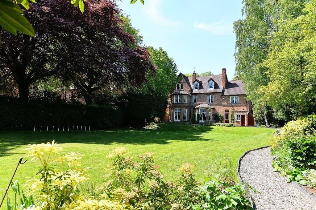 8 bedroom detached house for sale in Westfield Road, Edgbaston, B15