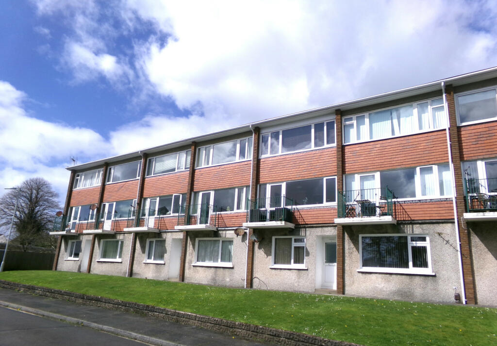 2 bedroom maisonette for sale in Grove House Clyne Close, Mayals, Swansea SA3 5HL, SA3