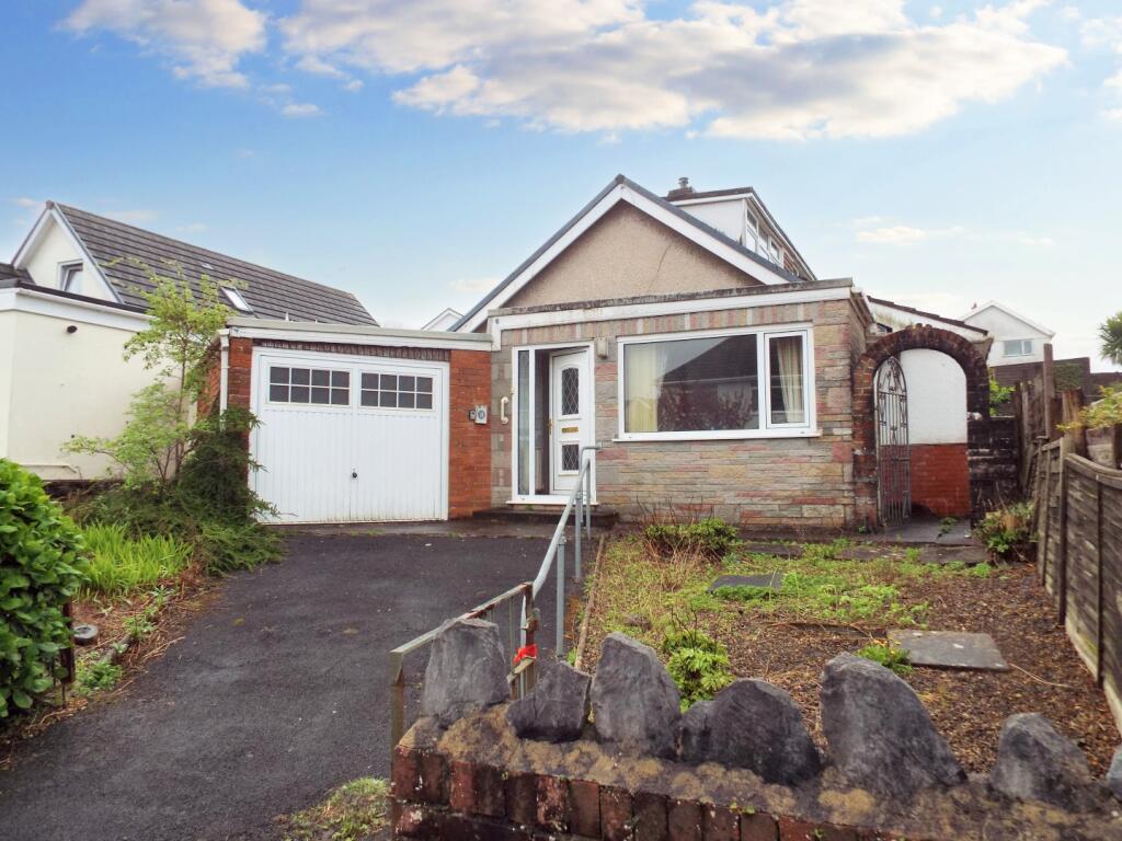 2 bedroom detached bungalow for sale in 11 Heol Pen-y-Scallen, Loughor, Swansea SA4 6SE, SA4