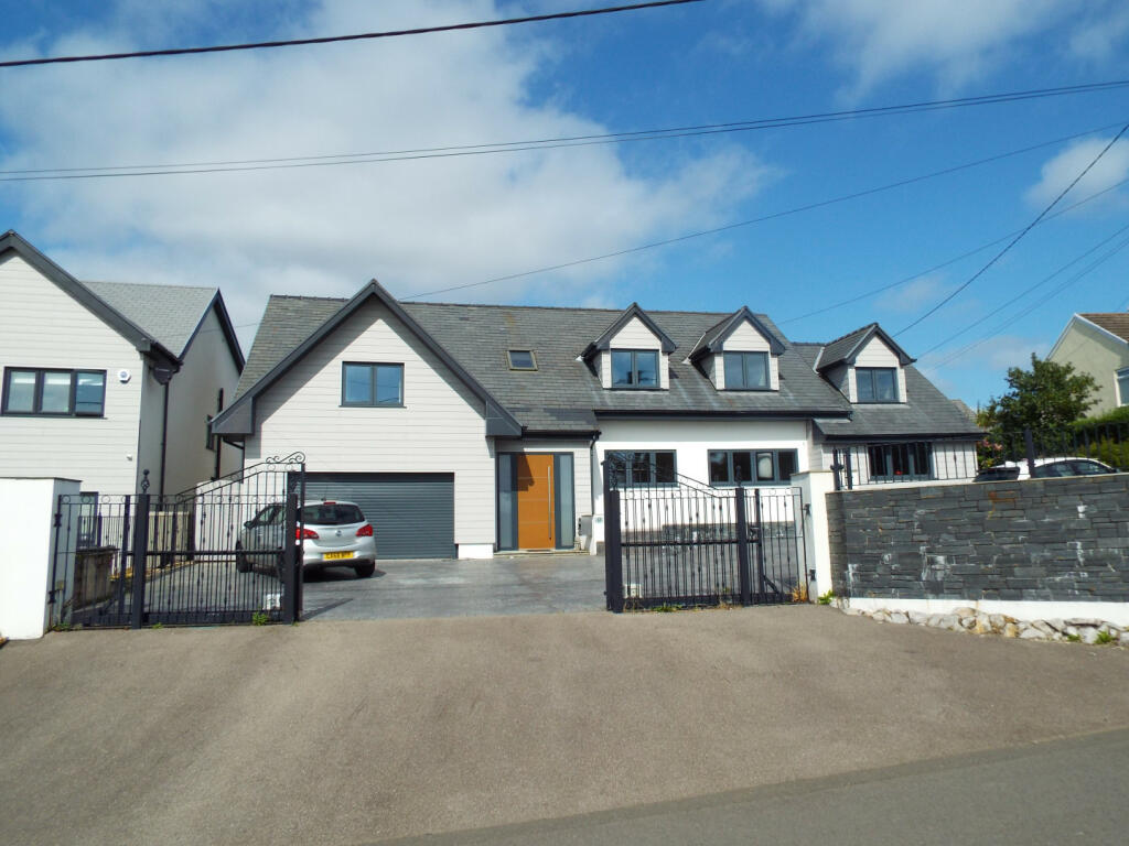 Main image of property: 12 Joiners Road, Three Crosses, Swansea Sa4 3ny