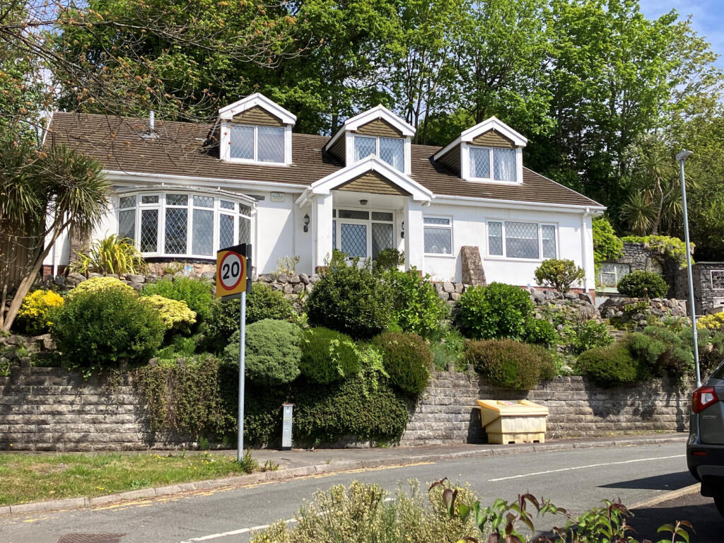 Main image of property: 6 The Dell, Killay, Swansea, Sa2 7dx