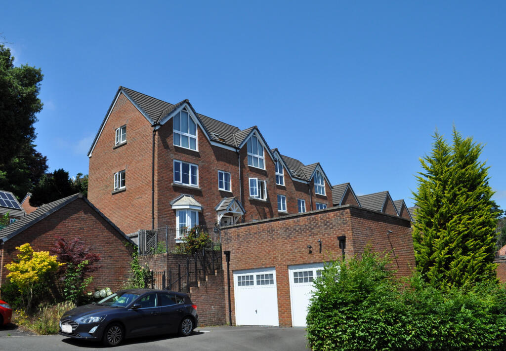 Main image of property: Yr Deri Derwen Fawr Swansea Sa2 8et