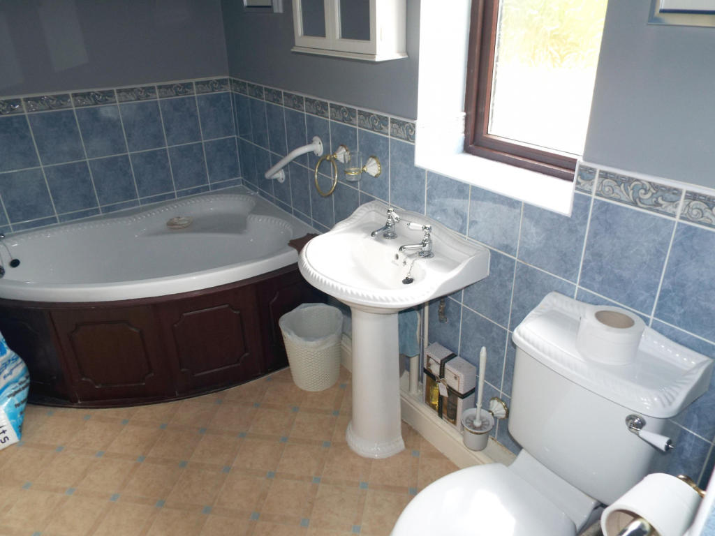 3 bedroom detached bungalow for sale in ocean View, Overton, Nr Port