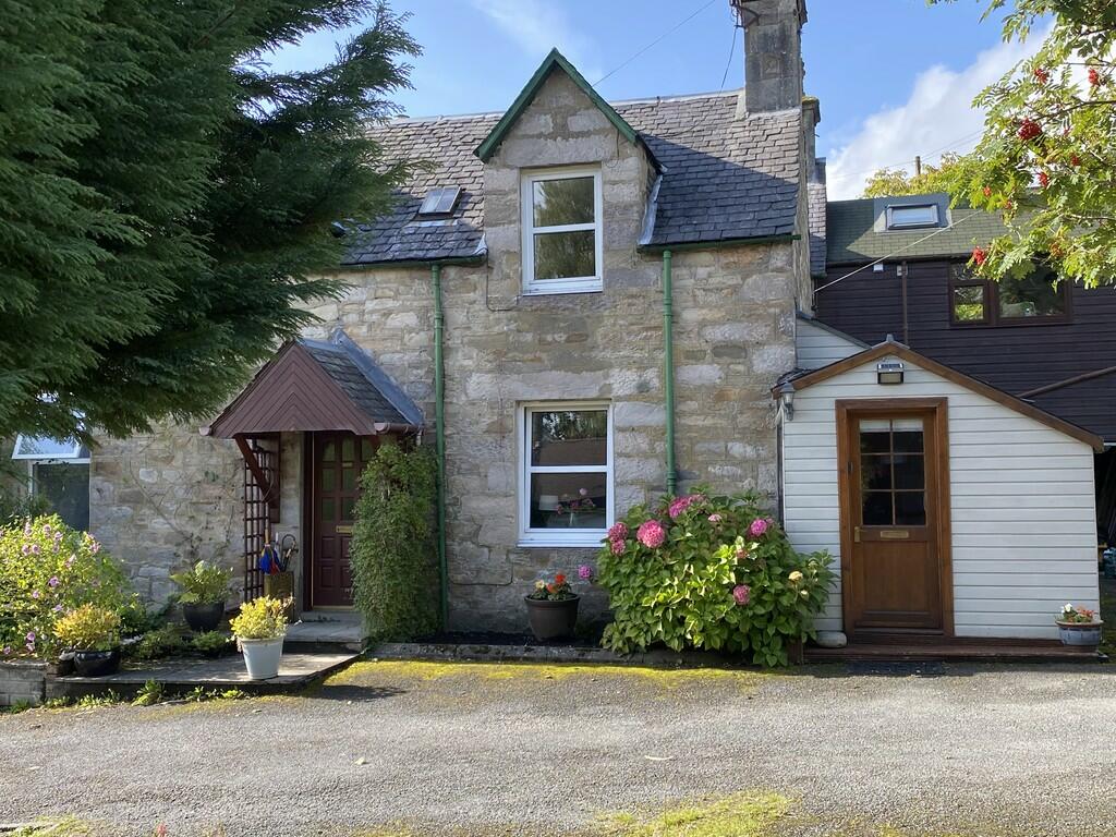 2 bedroom end of terrace house for sale in Lower Oakfield, Pitlochry, PH16