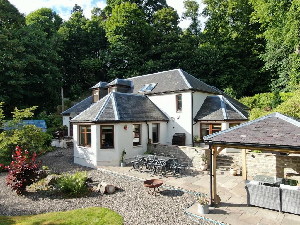 4 bedroom detached house for sale in Croftinloan, Pitlochry, PH16