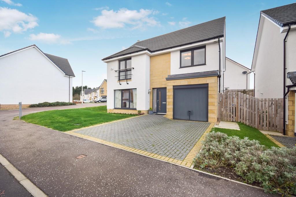 4 bedroom detached house for sale in Alder Place, Auchterarder, PH3