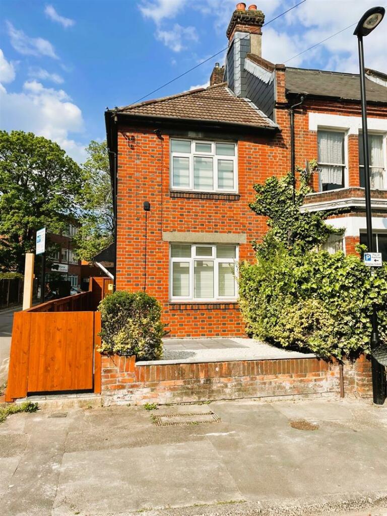 3 bedroom end of terrace house for rent in Ordnance Road, Southampton, SO15
