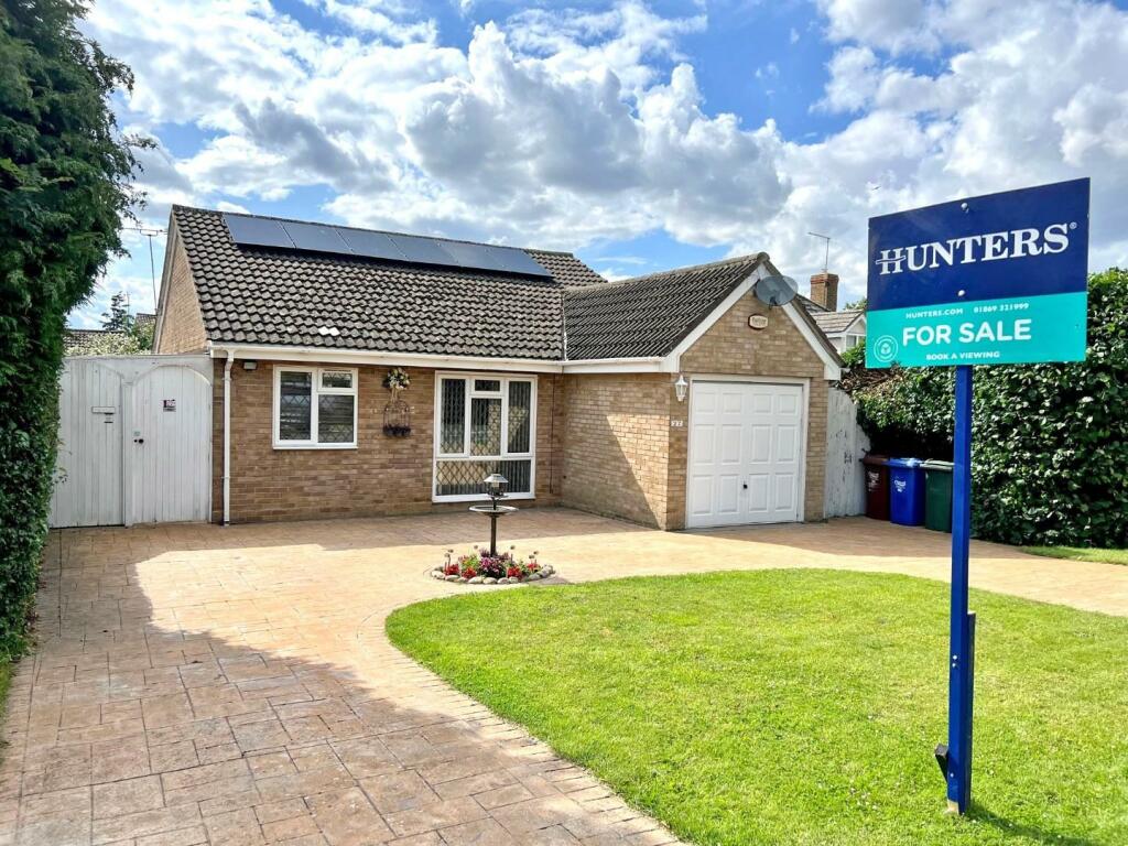 2 bedroom detached bungalow for sale in Ardley Road, Fewcott, Bicester, OX27