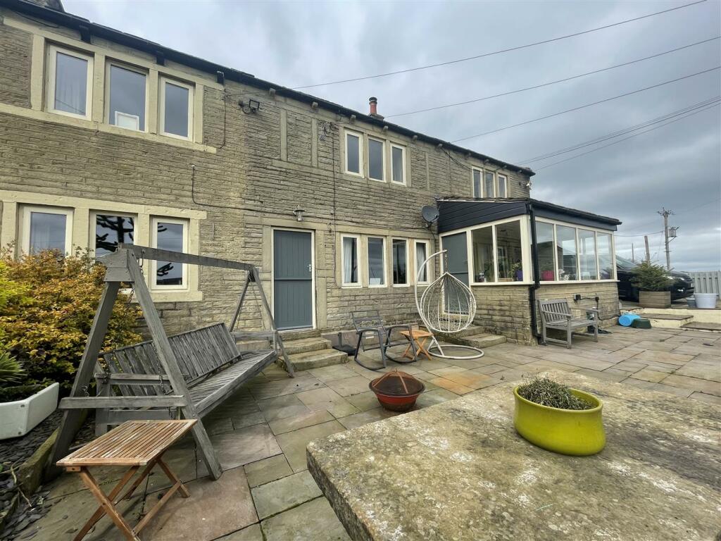 4 bedroom terraced house for sale in Flush House Lane, Holmbridge, Holmfirth HD9