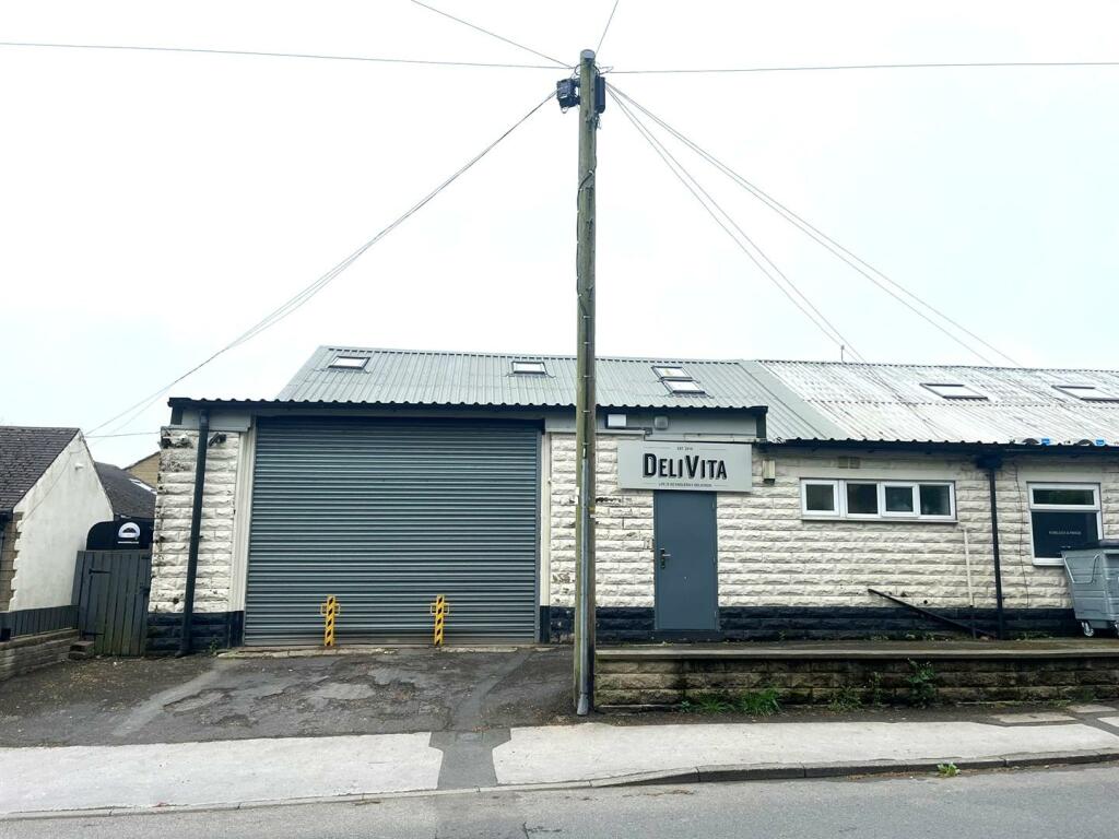 Commercial property for rent in Station Road, Skelmanthorpe